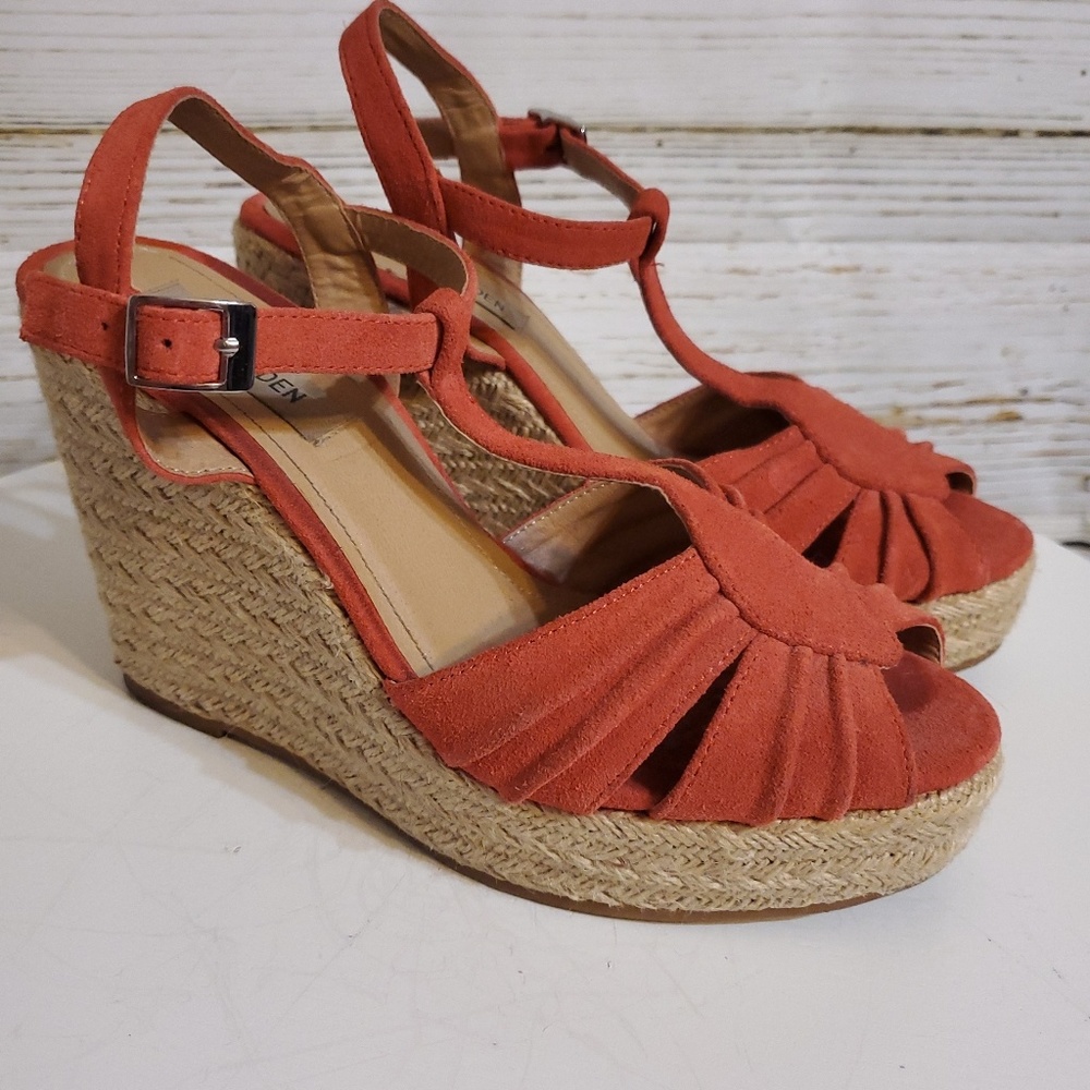 Steve Madden wedges with suede upper